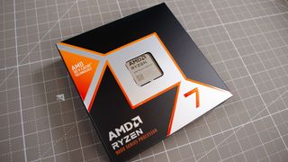 इसकी खुदरा पैकेजिंग में एक AMD Ryzen 7 9800X3D